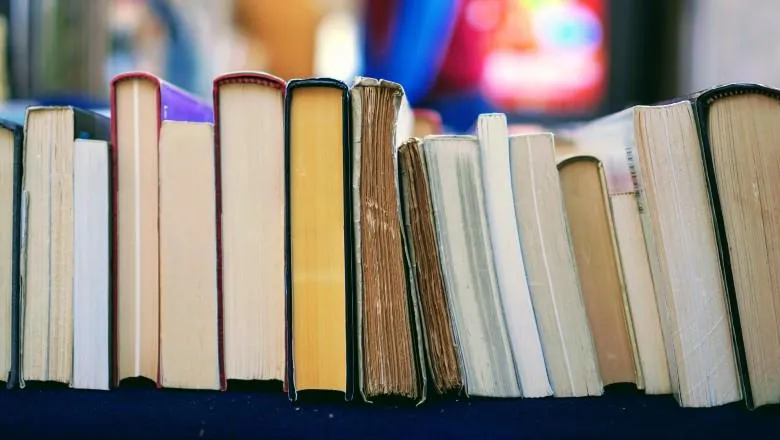 Books side by side-tom-hermans-780x440