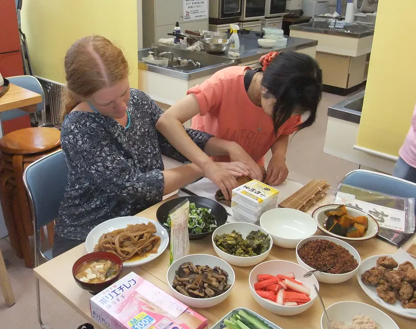 Tania gets a sushi lesson during a visit to Yamashina Youth Club in Kyoto. 
