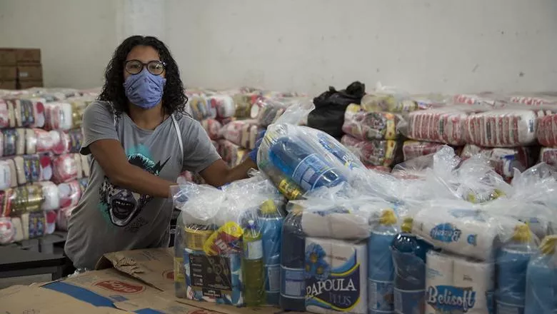 Women and supplies in Rio de Janeiro, credit Casa das Mulheres