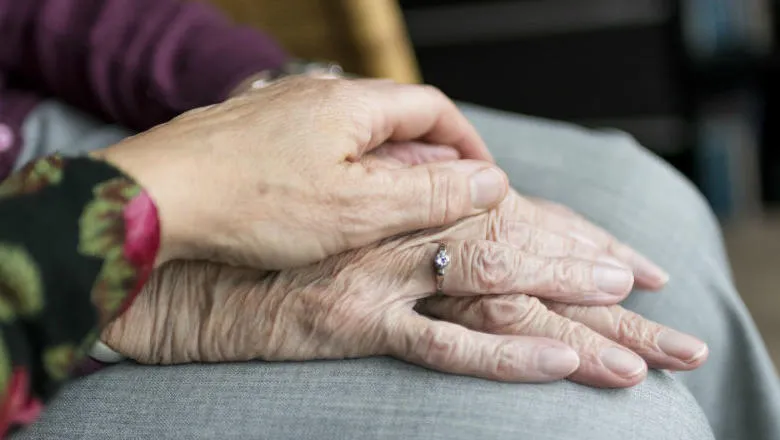 Elderly-hand-global-ageing-800x533