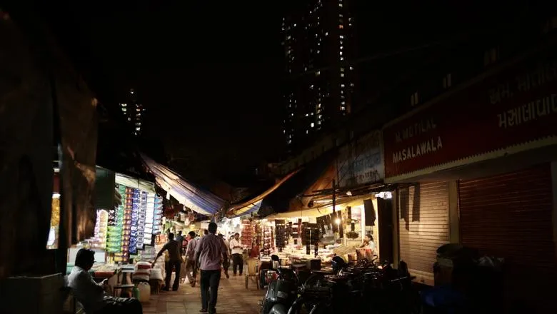 An image of a street in Mumbai.