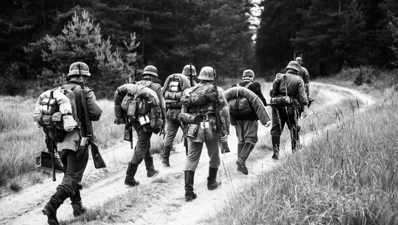 WW2 Soldiers walking