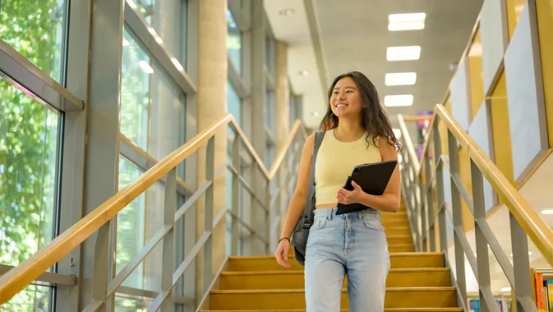 kings student in library thumbnail promo image 780 x 440 aug 2022