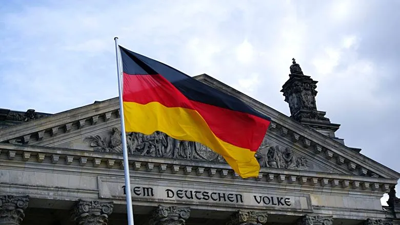 Picture of German flag outside Reichstag building.